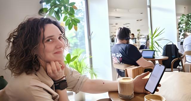 Анна Кузнецова. Человек особенно есть, когда его видят Анна Кузнецова. Человек особенно есть, когда его видят